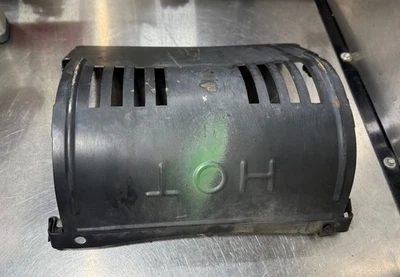 Теплозащитный экран John Deere 325, 335, 345 M138146 AM127752 - Изображение 1 из 3