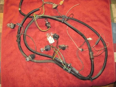 Arnés de cableado de luz trasera Buick Electra Limited 1972 fabricante de equipos originales Foto 1 de 4