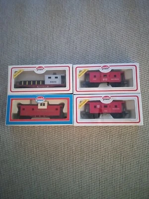 4 car lot of ho scale caboose/model power/firefighter,work,southern/pennsylvania - Image 1 of 4