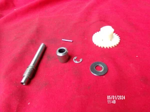 YAMAHA DT50 OIL PUMP WORM SHAFT W/ DRIVE GEAR 1988 DT50U 3BK OEM NICE - Picture 1 of 2