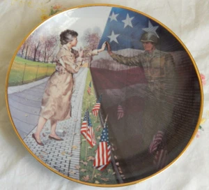 ENGRAVED IN OUR HEARTS PLATE FRANKLIN MINT 8 1/4" VIETNAM VETERANS - Foto 1 di 3