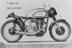 Fotografía de carreras de motocicletas Norton Manx 500 versión definitiva de 1961 - Imagen 1 de 1