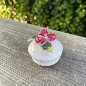 Vintage 1.5" Round White Ceramic Box for My Jewelry 3 Carnations w Leaves - Picture 1 of 6