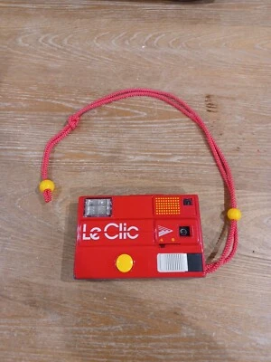 RARE VINTAGE -  RED LECLIC PHOTO CAMERA WITH NECK STRAP EUC Works - Image 1 of 4