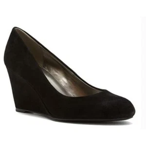 NEW Bandolino Wedge Pumps Slip On Classic Modern Minimalist Black Closed Toe 6 - Picture 1 of 10