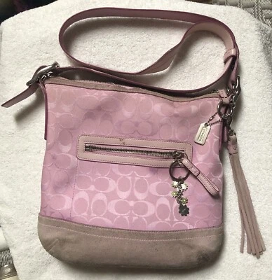 蔻驰 * 签名斜挎包单肩包 J04K-9362 * 浅粉色流苏吊饰包 — 第 1/4 张图片