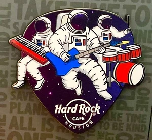 2025 Hard Rock Café Houston Banda de Astronautas Centro Espacial Guitarra Pick Le Pin - Imagen 1 de 2