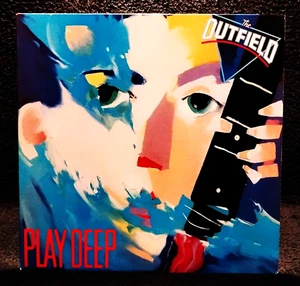 💥THE OUTFIELD "PLAY DEEP" (RARE NM VINYL / 1ST RL-1985) - Picture 1 of 16