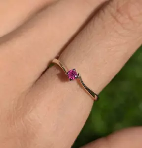 Vintage Pink Ruby Solitaire Bypass Ring 9ct Yellow Gold Size M / 6 - Picture 1 of 9