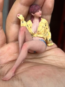 1/16 Miniature Figure Beach Lazy Girl Model Scene Prop Doll For Car Toy Anime - Picture 1 of 9