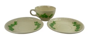 Homer Laughlin Ivy Ameriwhite 2 platos de platillo y taza de té en relieve - Imagen 1 de 11