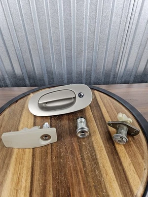 97 Jaguar XJ6 Ignition Lock Glove Box Handle Set w/ Key OEM - Image 1 of 4