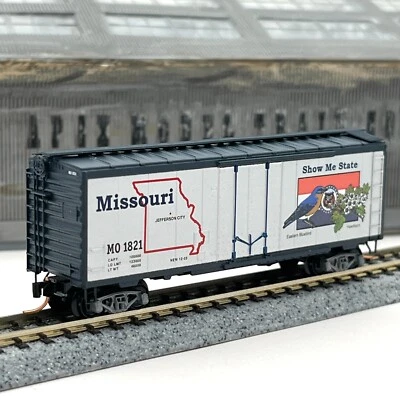 Micro-Trains N Scale 21373 Missouri State 40ft Plug Door Standard Boxcar MO 1821 - Image 1 of 4