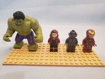 LEGO Marvel Avengers Age of Ultron MINIFIGS ONLY from Set #76031 - Scarlet Witch - Image 1 of 4