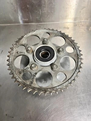 Buje de rueda piñón trasero Triumph TIGER 900 transmisión final OEM genuino 1997 Foto 1 de 4