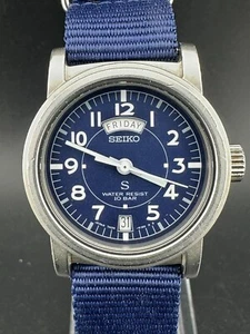 Seiko SUS Men's Blue Dial Military Style Day Date Quartz Watch 32mm 7N33-6050 - Picture 1 of 11