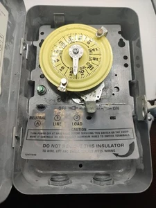 Intermatic T101 Series 40 Amp 120 Volt 24hr 60Hz SPST Mechanical Time Switch - Picture 1 of 3