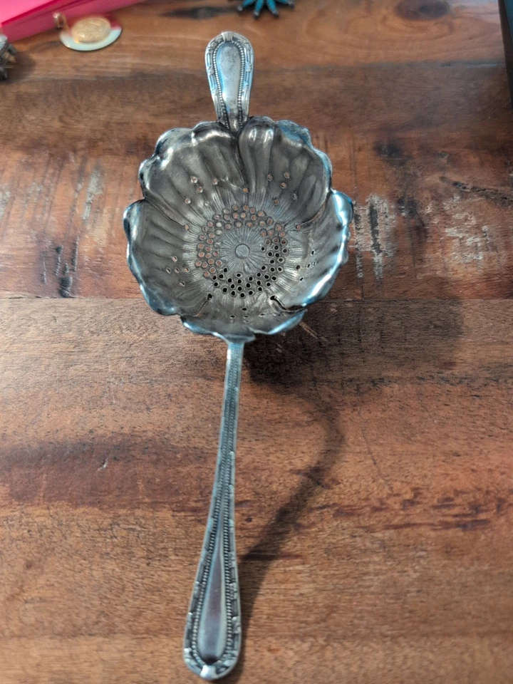 Colador de té cuenco de flores - Pat. 1906 por Gorham - Casa Carlton de plata de ley  Foto 1 de 4