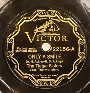 The Tietge Sisters – Only A Smile / Just Outside The Door - Victor – 22156 - Picture 1 of 4