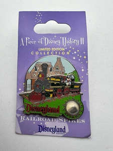 DLR Pieza de Historia de Disney II - Disney Railroad Spikes Attraction (2010) Pin LE - Imagen 1 de 3
