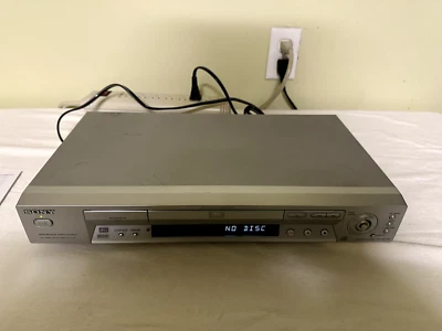 Reproductor de DVD/CD Sony DVP-NS715P con control remoto y manual Foto 1 de 4