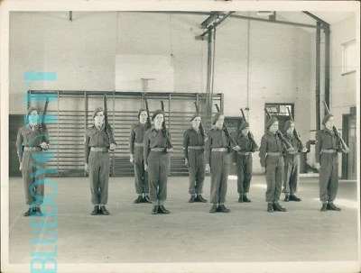 Post WW2 Photo Kinmel  Army Camp Wales Men In drill Hall 8 x 6 Original  - Image 1 of 4