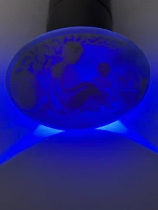 Vintage Wedgewood Kamee Brosche Mutter & Kind leuchtet mit UV-Licht - Bild 1 von 5