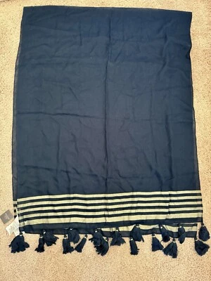 NUEVO CON ETIQUETAS Bufanda Abercrombie and Fitch Mujer Envoltura Azul Marino y Dorado Flecos Borlas Foto 1 de 4