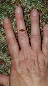 Größe 8. Ring Gold, Rubin und Diamonique. Neu mit Etikett - Bild 1 von 2