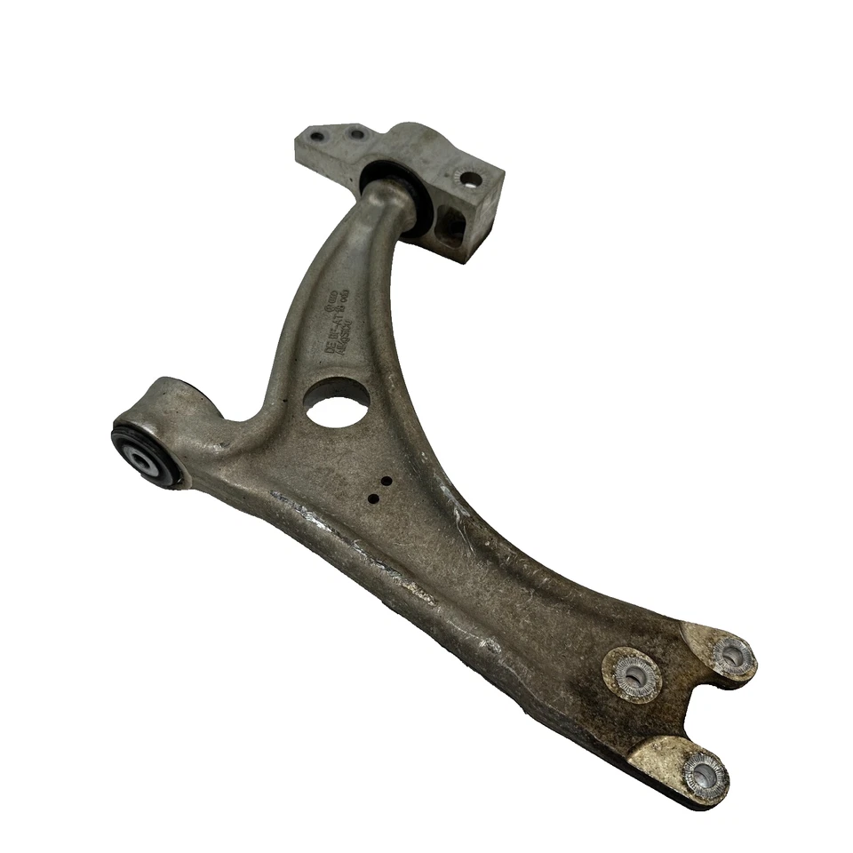 AUDI Q3 QUATTRO 2015-2018 BRAZO DE CONTROL INFERIOR LADO DEL PASAJERO DELANTERO DERECHO OEM Foto 1 de 4