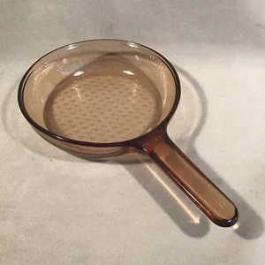 PV07853 Vintage Pyrex Amber VISIONS 7 1/4" Waffle Fry Pan / Skillet - Picture 1 of 5