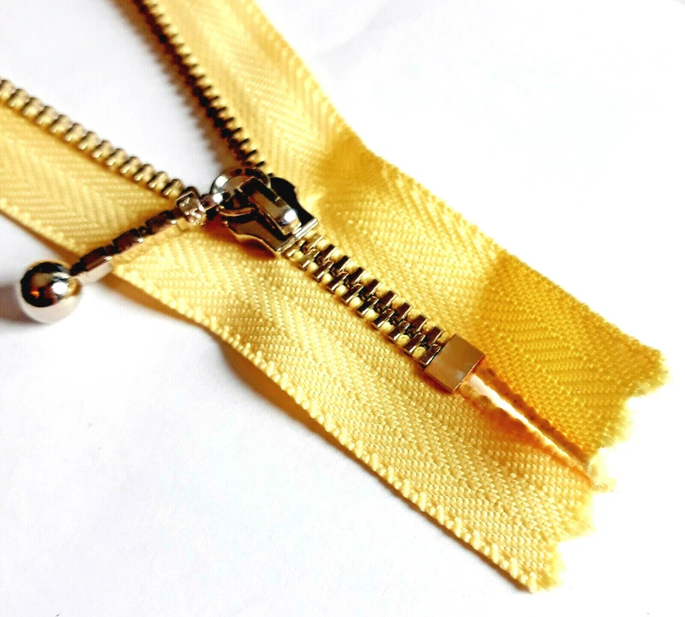 Cerniera indivisibile GIALLO tonalità misura 3 catena in metallo varie... - Immagine 1 di 1