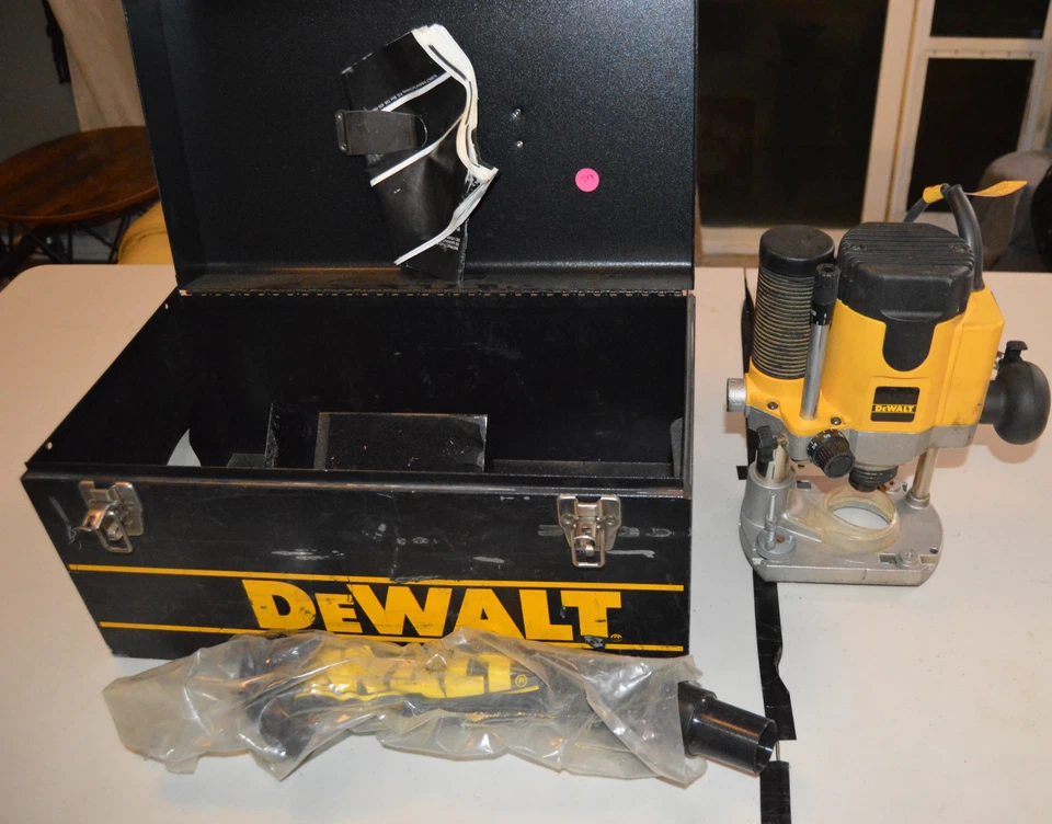 DeWalt 重型 2 惠普 EVS 弹簧路由器 DW621 — 第 1/1 张图片