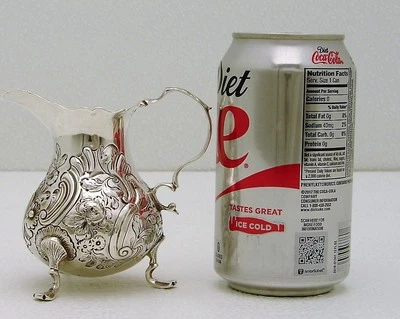 Jarro de creme inglês rococó prata esterlina marcado W.I c1760 - 61 - Imagem 1 de 4