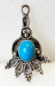 Vintage Sterling Turquoise Pendant - Bear Paw 1.5" x 1" 4.2g - Picture 1 of 3