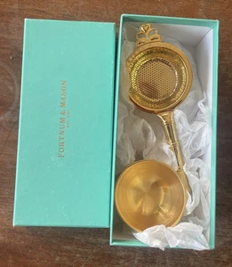 Juego de regalo colador de té chapado en oro Fortnum And Mason - nuevo en caja - Imagen 1 de 20
