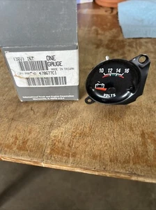 478677C1 International Voltmeter Gauge - Bild 1 von 1