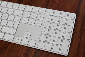 Original Apple  ERSATZTASTE Tastatur A1843 wireless Magic Keyboard weiß silber - Bild 1 von 4