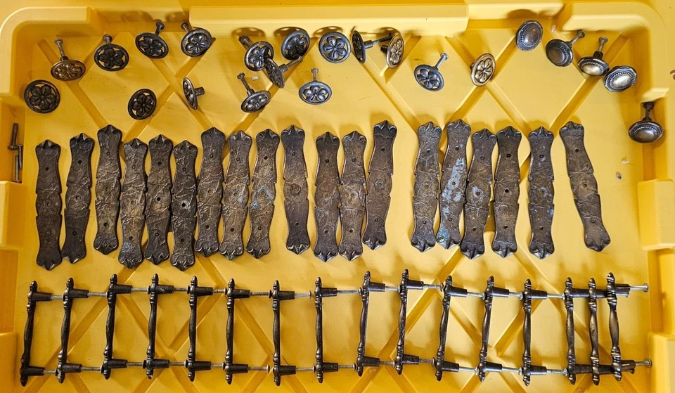 LOT of 57) Vintage  Amerock Hammered Brass D219425 Drawer Pulls Handles Pulls - Image 1 of 4