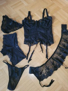 "Wie neu" Dessous Set (Corsage/Strapsgürtel/Slip/String/Strümpfe) (S/M) - Bild 1 von 11