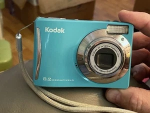 Kodak EasyShare C140 8.2MP Digital Camera - Teal Blue Aqua Tested Works Clean - Picture 1 of 17
