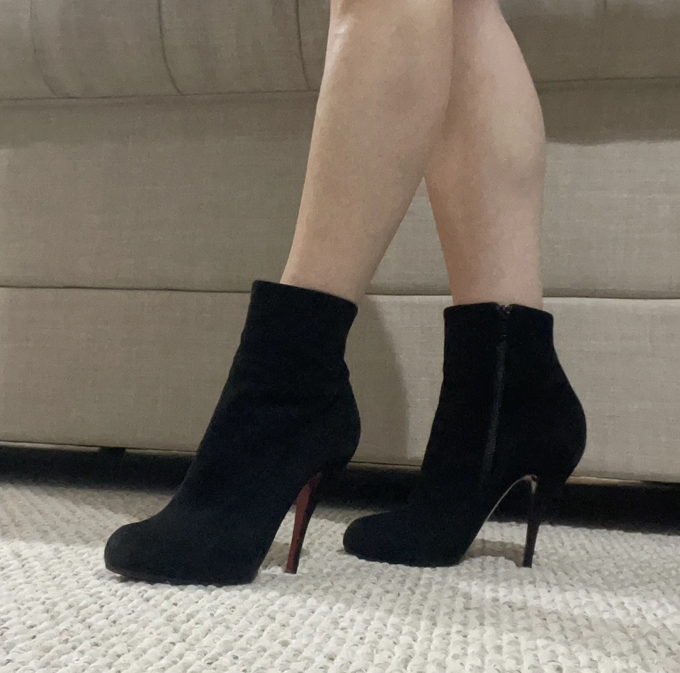 Botas de tornozelo Christian Louboutin camurça preta tamanho 38 - Imagem 1 de 4