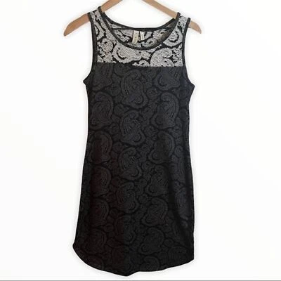 Vestido Vaina Suéter Sahalie Gris Y Negro Sin Mangas Cuello Redondo Talla Pequeña Foto 1 de 4