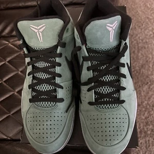 Kobe 4 Girl Dad - Picture 1 of 8