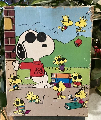 Rompecabezas Peanuts Snoopy & Friends "Joe Cool" 63 piezas 1975 dorado hecho en EE. UU. Foto 1 de 4