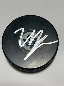 Matthew Knies Signed Toronto Maple Leafs Hockey Puck Beckett BAS COA IP a - Picture 1 of 3