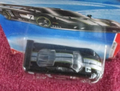 HOTWHEELS WAL-MART SALEEN S7 NEGRO CON GOODYEAR SOBRE RUEDAS Foto 1 de 4