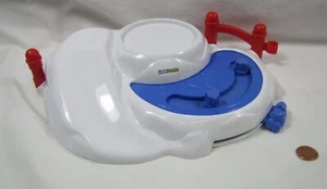 Fisher Price Little People Christmas Park Ice Skating Pond Skater Holiday - Picture 1 of 3