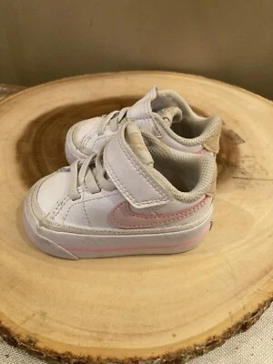 Nike Court Legacy Zapatos Talla 2C Bebé Niño Blanco Rosa Parte Superior Baja DA5382-115 Foto 1 de 4