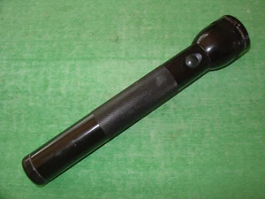 TORCIA VINTAGE 12" NERA MAG-LITE BATTERIE 3D CELLE "TESTATA" MADE IN USA - Foto 1 di 9